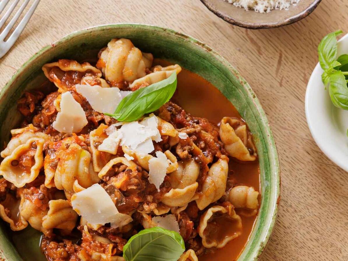 Skål med bolognese og pasta