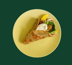 Tallerken med kyllinge-falafel vaffel