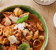 Skål med bolognese og pasta
